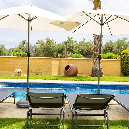 Front 3-schlafzimmer-villa - 1- Linie Vom By Interhome ラッチ